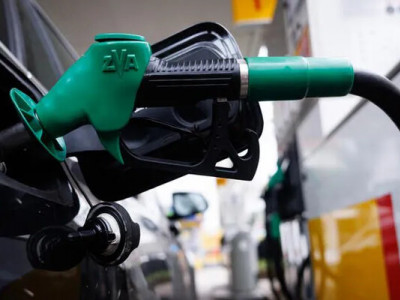 У Британії обговорюють обмеження продажу пального через війну в Ірані