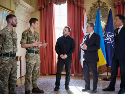 Зеленський зустрівся із Рютте і Стармером у Лондоні: про що говорили