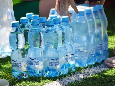 Виробника відомої води оштрафували за обман покупців