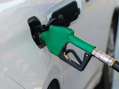 Кабмін запускає кешбек на пальне попри гостру критику