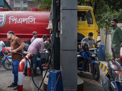 Енергетична криза накриває світ – де вже вимикають світло, де заправляють авто через день