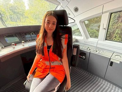 Тільки-но розпочинала свій шлях провідниці: в Укрзалізниці розповіли про 19-річну Ілону Вовк, яка загинула під час евакуації пасажирів через дронову атаку