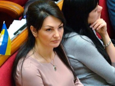 Депутатка Марченко, яка викидала гроші за паркан під час обшуків НАБУ, отримала вирок