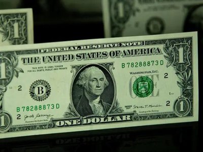 Долар на межі: за скільки можна купити валюту в обмінниках