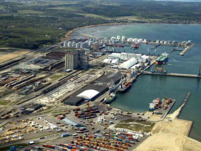 Російські порти на Балтиці призупинили експорт нафти після атак дронів – Reuters