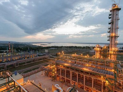 саратовський НПЗ зупинив роботу після атаки дронів виникла пожежа