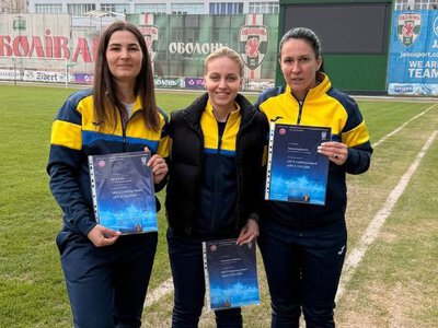 Тренери та футболістки жіночих команд здобувають тренерські ліцензії
