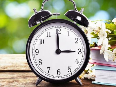 Коли в Україні переведуть годинники на літній час? Пояснюємо