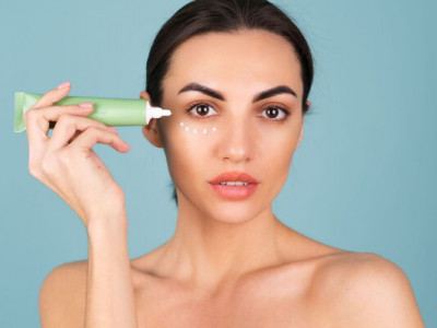 Консилер не забʼється в зморшки: є кілька дієвих порад