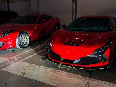 Рідкісні суперкари Ferrari виявили на паркінгу в Києві: хто володіє цими авто?