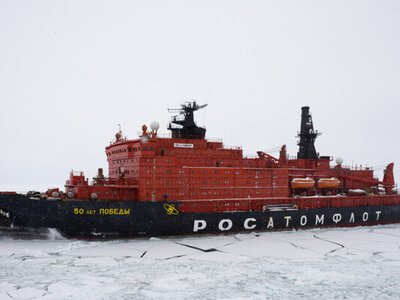 Українські військові уразили російський військовий криголам на заводі