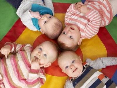 Українці "фізично вимирають", жінкам треба народжувати щонайменше по 2 дитини