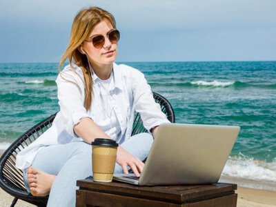 Жити на морі й не працювати в офісі: нові візи відкривають двері у "рай" для