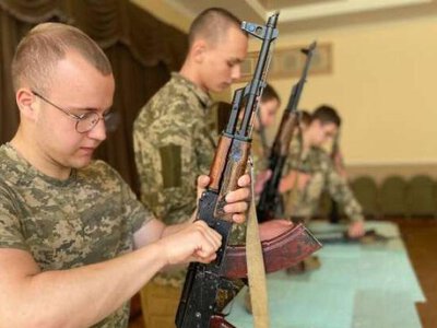 Верховна Рада ухвалила закон про підготовку школярів і студентів до нацспротиву