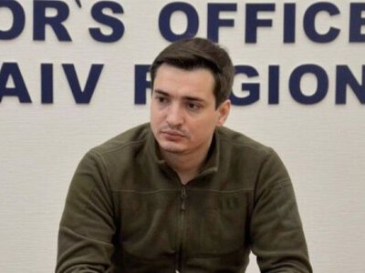 Молодий прокурор із космічною пенсію скасував собі обмеження виплати: ПФУ платитиме по 156 тис. грн щомісячно чиновнику, який виїхав у Швецію