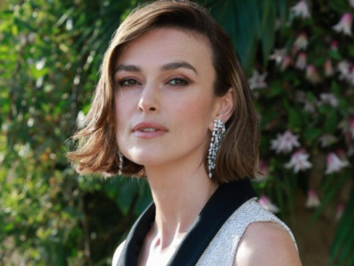  Їсть 6 разів на день та п'є вино: секрети краси Кіри Найтлі, які рятують її від старіння 