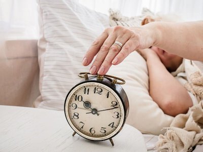 Як переведення годинника впливає на здоров'я: медики розповіли