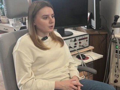 Лікарі повернули голос 24-річній українці, яка не могла говорити три тижні