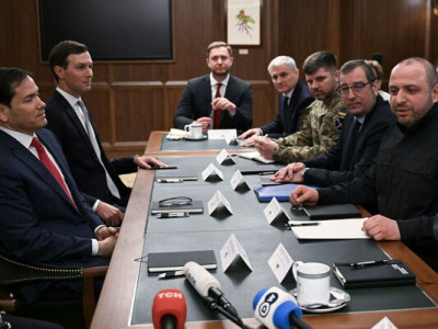 Тристоронній тупик: чому мирні переговори фактично зірвані та які фактори можуть їх перезапустити. Інтерв’ю з Долговим