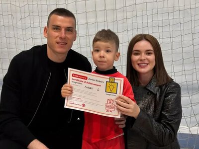 Весь у тата. Дружина Луніна похвалилася першим досягненням їхнього сина у футболі