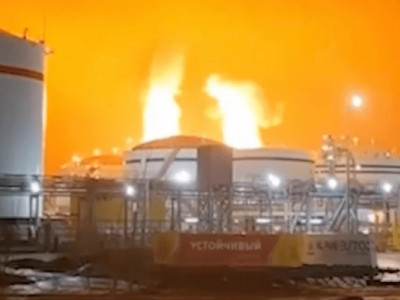 Новий удар по Росії: після атаки дронів велика пожежа в порту Усть-Луга