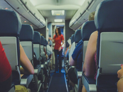 Уникайте їх: названі 5 найгірших місць у літаку