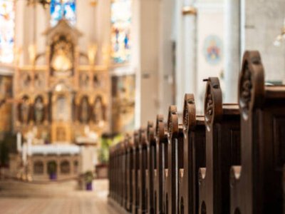 У Британії відкликали звіт про зростання відвідуваності церков через фальшиві дані