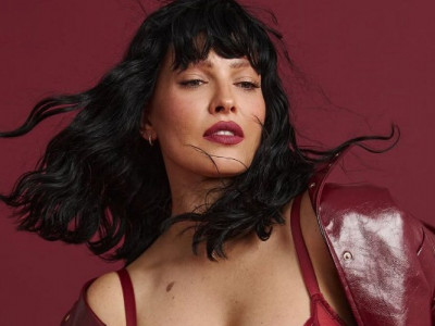 Гаряче повернення: Даша Астаф'єва розбурхала мережу відвертими фото в стилі Playboy