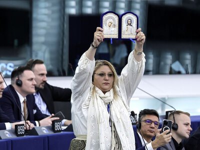 Скандал у ЄС: депутатку перевірять у психлікарні