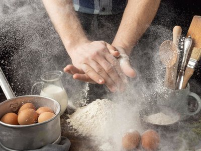 Коли краще додавати соду, а коли - розпушувач? Поради пекарів