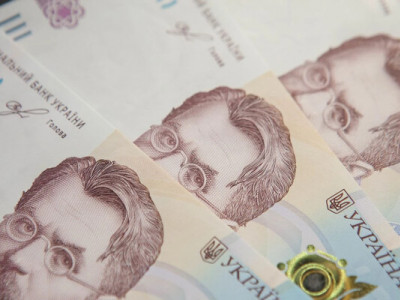 Середня зарплата в Україні зросла на 1% за місяць: хто і де заробляють найбільше