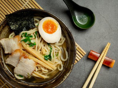 Суп, який гріє серце і душу: домашній рамен, який неможливо забути