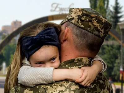 Коли тато чи мама на фронті: як допомогти дитині впоратися з тривогою та відчувати тепло