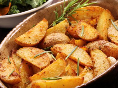 Картопля по-фермерськи: аромат часнику і сало, від якого не відірватись