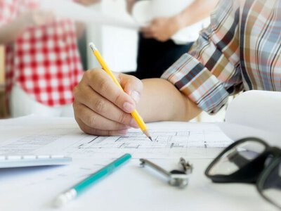 Фарбували паркан на цвинтарі: українці поділились криком душі через уроки трудового навчання в школі