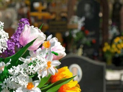 Синтетична пам’ять про померлих: екоінспектори попереджають про невидиму проблему на кладовищах