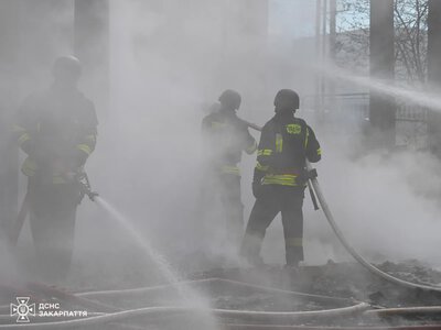 Ворог атакував безпілотниками Закарпаття: пожежі локалізували