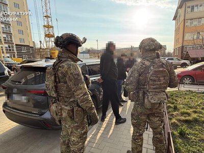 Фейкові працівники СБУ вимагали у лікарки 65 тисяч доларів на Хмельниччині