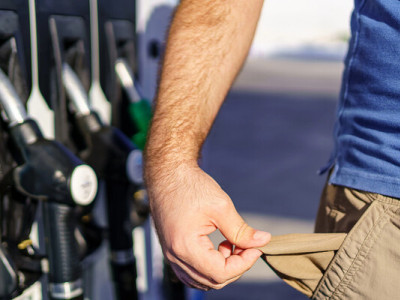 Квітень відкрився подорожчанням усього: бензин, дизель і автогаз рушили вгору разом