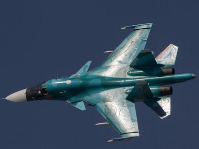 Військовий РФ підпалив літак і броньовані машини