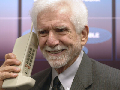 Перший дзвінок, що змінив історію: 3 квітня - день народження мобільного телефону