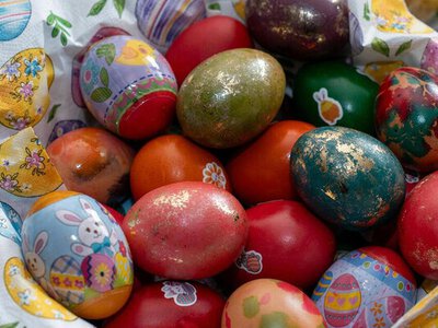 Звичайні інгредієнти зроблять ваші крашанки до Великодня фантастичними: трендовий метод