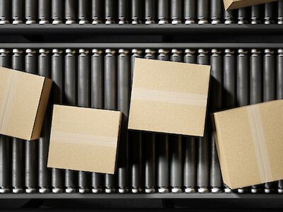 Нова пошта піднімає тарифи: скільки коштуватиме доставка з 13 квітня