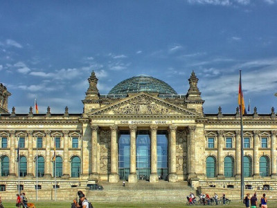 У Німеччині вирішили не випускати за кордон чоловіків без дозволу