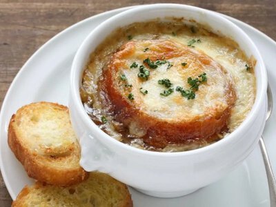 Карамелізуй і здивуй: секрет ідеального цибулевого супу