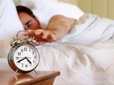 Чому сон на одному боці шкодить вашому здоров’ю