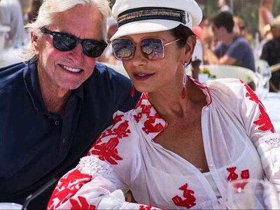 Зірка "Венздей" відсвяткувала Великдень у яскравій вишитій сорочці