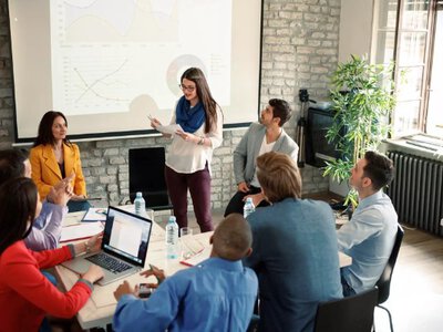 Чому ваш відділ продажів працює — але не продає: 4 приховані причини