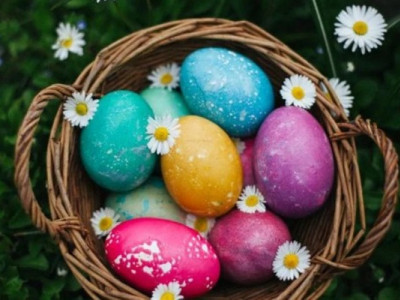 Фарбування великодніх яєць: 6 швидких та натуральних способів