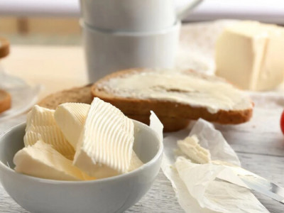В Україні впали ціни на вершкове масло, але є нюанс: скільки коштує